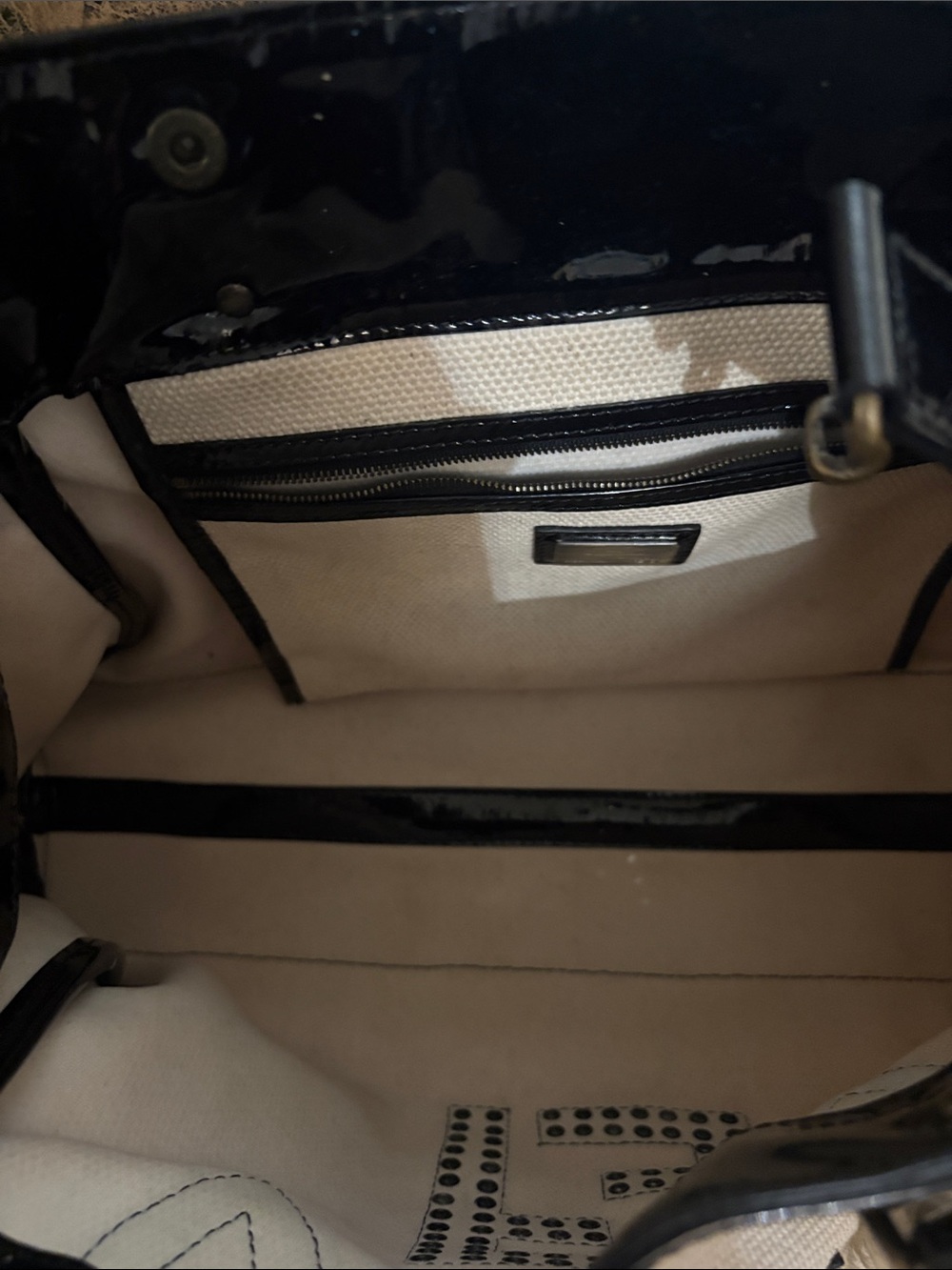 Vintage Fendi White Canvas Shoulder Bag with Black Patent Leather Logo and Trim - Picture 3 of 12